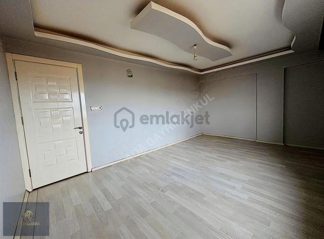 Alaşehir Fatih Mahallesi'nde Satılık Cadde Üzeri 3+1 Geniş Daire 4