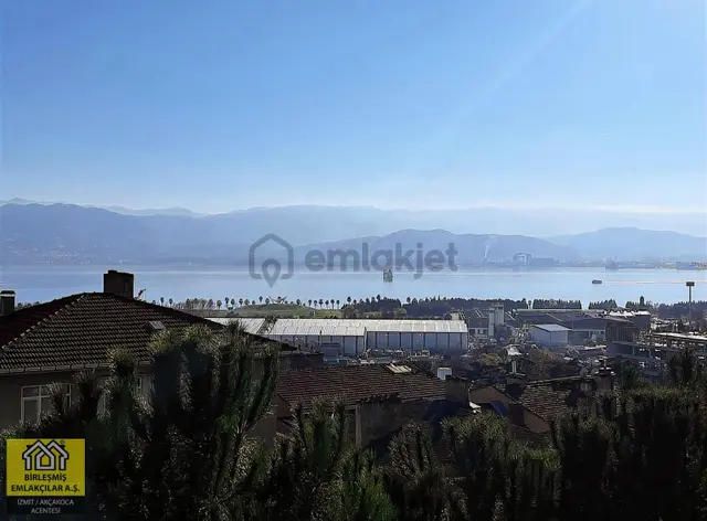 Panoramik Körfez Manzaralı Satılık 5+1 Bahçe Triplex Daire 1