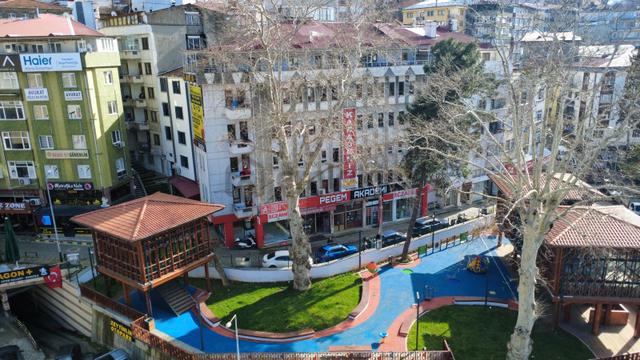 Trabzon Meydanda Komple Satılık İşyeri 4