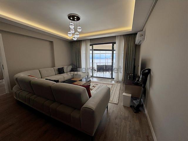 Baytaş Yalı'da Full Eşyalı Denize Sıfır Havuzlu Satılık Daire 5