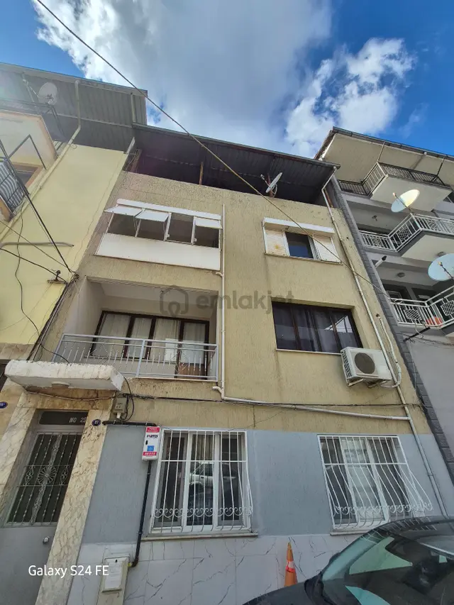 Bornova Pınarbaşında 2+1 Geniş Kiralık Daire 1