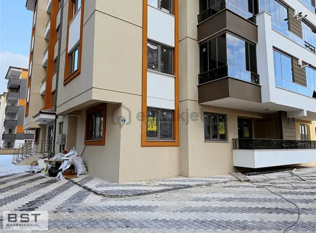 Erenler Mh Fetih Cd 100m Halı Saha Yanı 3 + 1 110 M2 Net 4