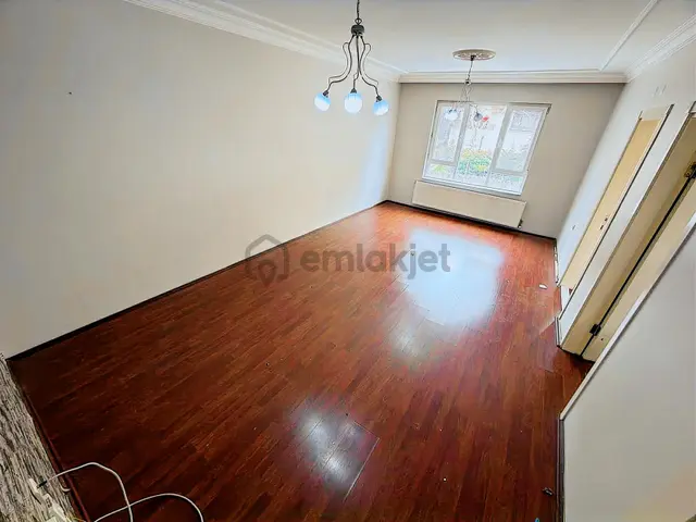 Etlik'te Hastane,okul,avm Yakını 1. Kat Ön Cephe 3+1 Yapılı 4