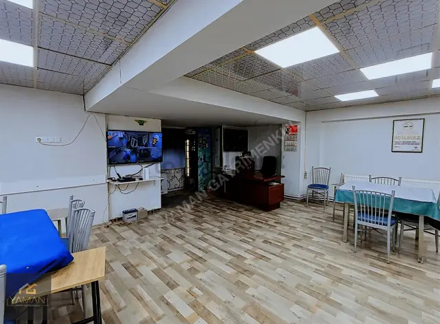 Tahir Ün Caddesi 217m² Batarkatlı Satılık Kiracılı Dükkan 3