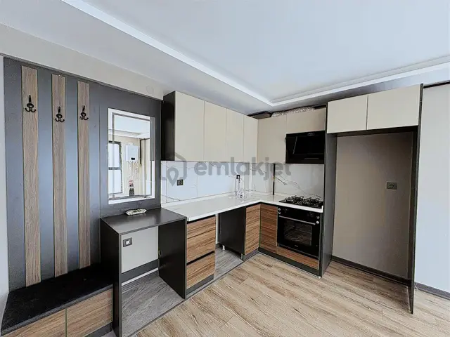 Alaçatı'dan İncek'te Geniş Kullanışlı Ferah Lüks 1+1 Daire 3