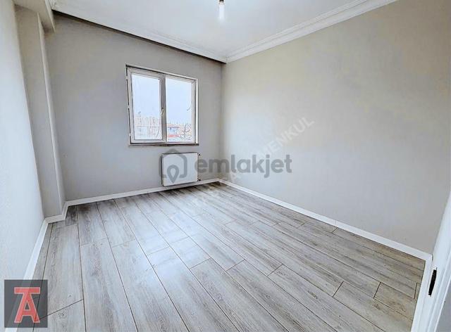 Süvari Mahallesi Cadde Üzerinde Kök Tapu Ara Kat Lüx Yapılı 3+1 1