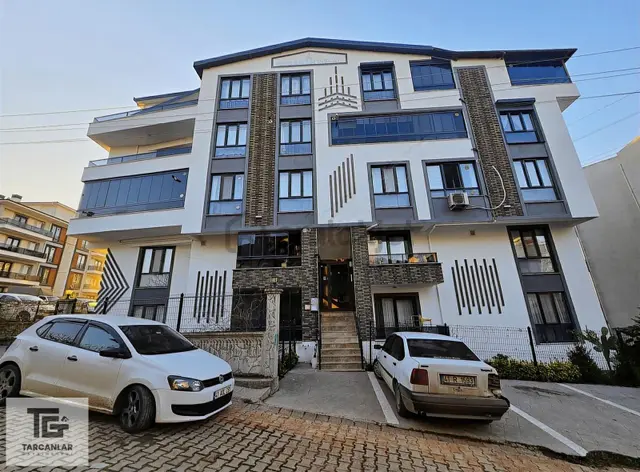 Başiskele Yeşilyurt Da Satılık 3+1 Eğimsiz Çatı Dubleks Daire 1
