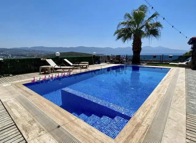 Kuşadası'nda Müstakil Havuzlu Deniz Manzaralı 5+1 Lüks Villa 2