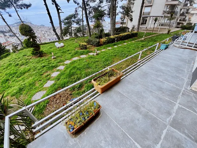 Kuşadası'nda 300m2 5+2 Deniz Manzaralı Havuzlu Dubleks Rezidans 2