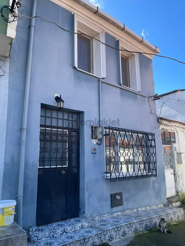 Ayvalık Merkez'de Teraslı 2 Katlı 2+1 Müstakil Evi 3