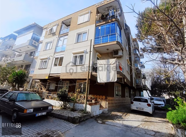 Enhoşlar Trenyolu Hattında Satılık 2+1 Daire 1