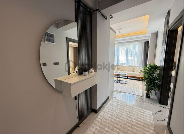Lüks Tasarımlı Yatırımlık Ve Oturumluk Satılık 1+1 4