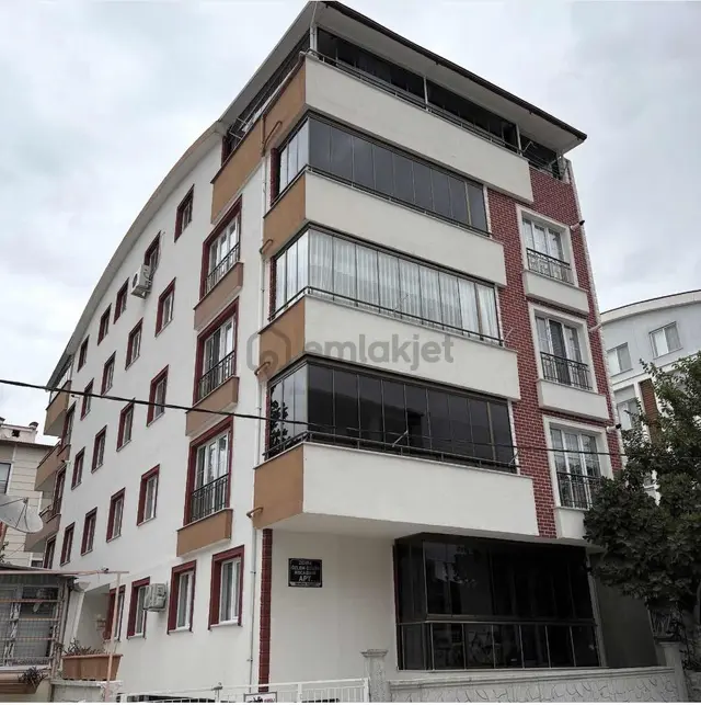 İnal Emlaktan Emekte Satılık 2+1 110 M2 Daire 2