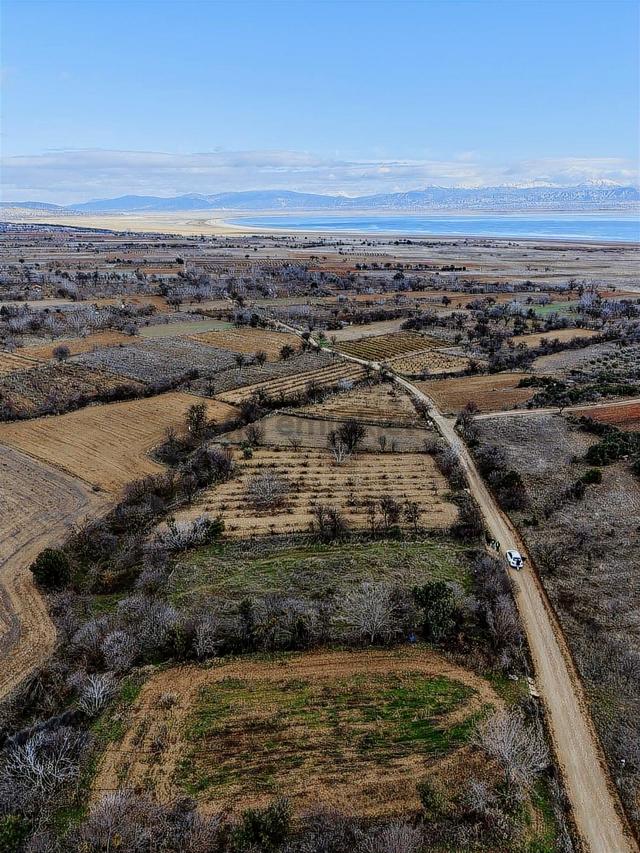 İlyas'ta Etrafı Çevrili Göl Manzaralı 1265m2 Muhteşem Parsel 4