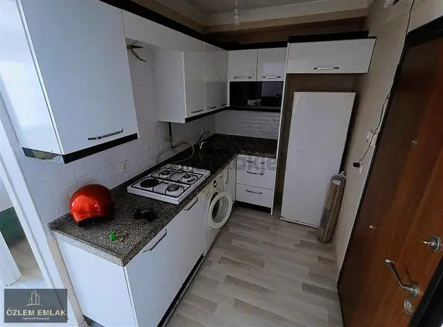 Özlem'den Bandırma Kurtuluş Caddesine Yakın Eşyal 1+1 I Satılık 2