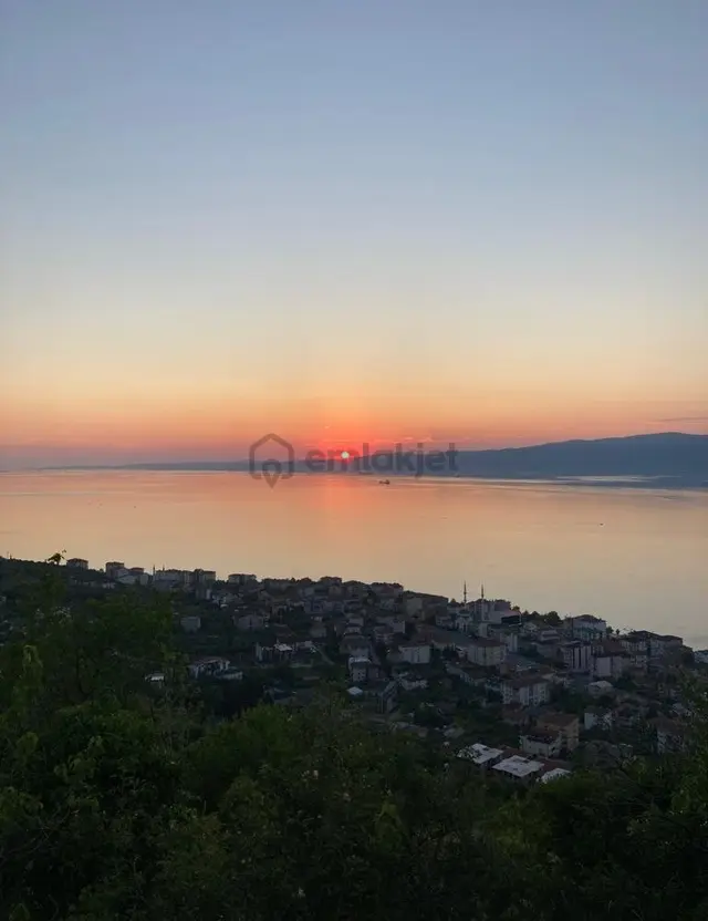 Remax Natural'den Kocaeli Halıdere'de Deniz Manzaralı Tarla 2