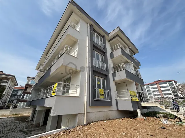 Sevinç'ten Acil Fiyat Düştü İhsaniye Siteler Bölgesi Garajlı 3+1 2