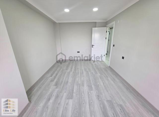 Çekmeköy Merkez Mahallesinde Kat Mülkiyetli 2+1 110 M2 Ara Kat 5