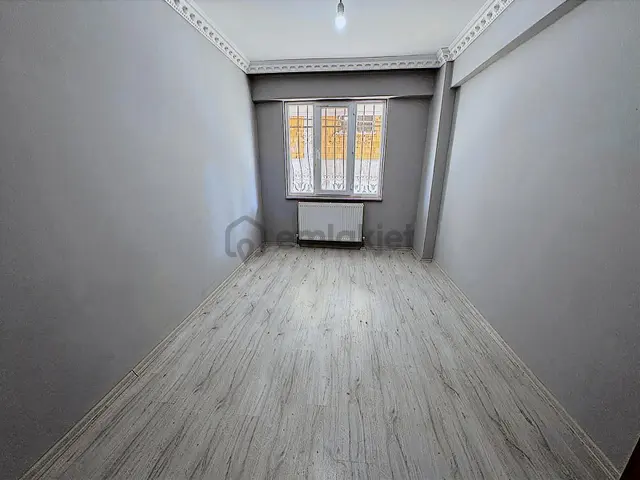 Mevlana Mah Okullar Bölgesinde Kullanıma Hazır 2+0 Satılık Daire 3