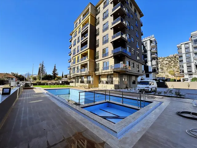 Göçerler'de Site İçi Havuzlu Satılık Lüks Manzaralı 1+1 Daire 4