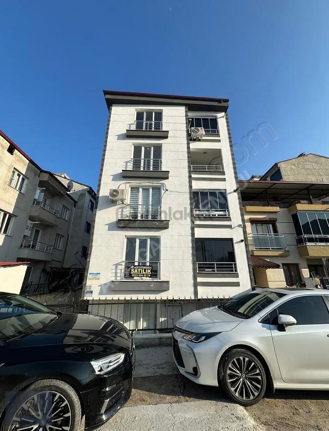 Manisa Alaşehir İstasyon Mah. 3+1 Kapalı Mutfak Arakat Satılık 2