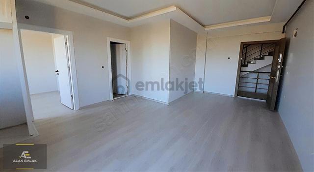 Alan Emlak;çatalçam'da Yola Cephe, Denize Yakın Satılık 1+1 3
