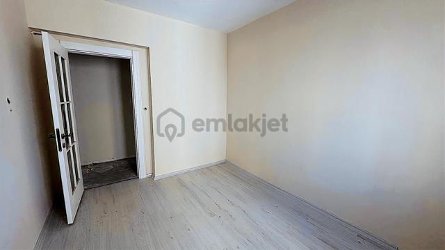 Remax Yeni'den Sosyal Donatılı Site İçerisinde Satlık 4+1 4