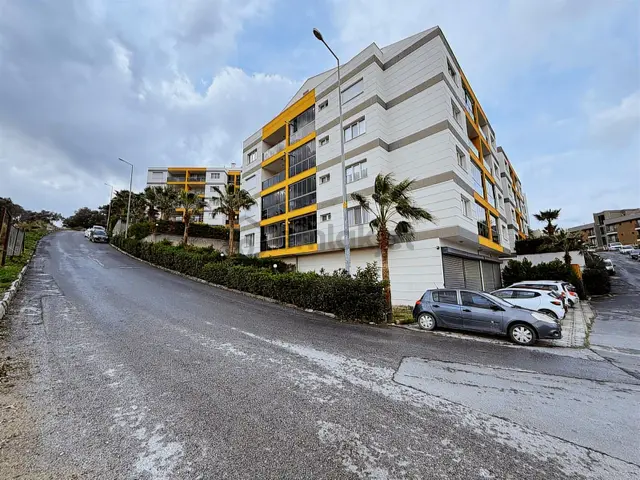 Kuşadası Merkeze Yakın Eşyalı Güvenlik Ve Havuzlu 3+1 Satılık 3
