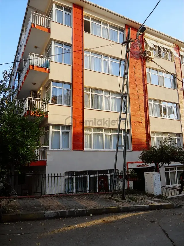 Maltepe Adatepe Sahilde İskanlı Balkonlu Marmaraya Yakın 3+1 1