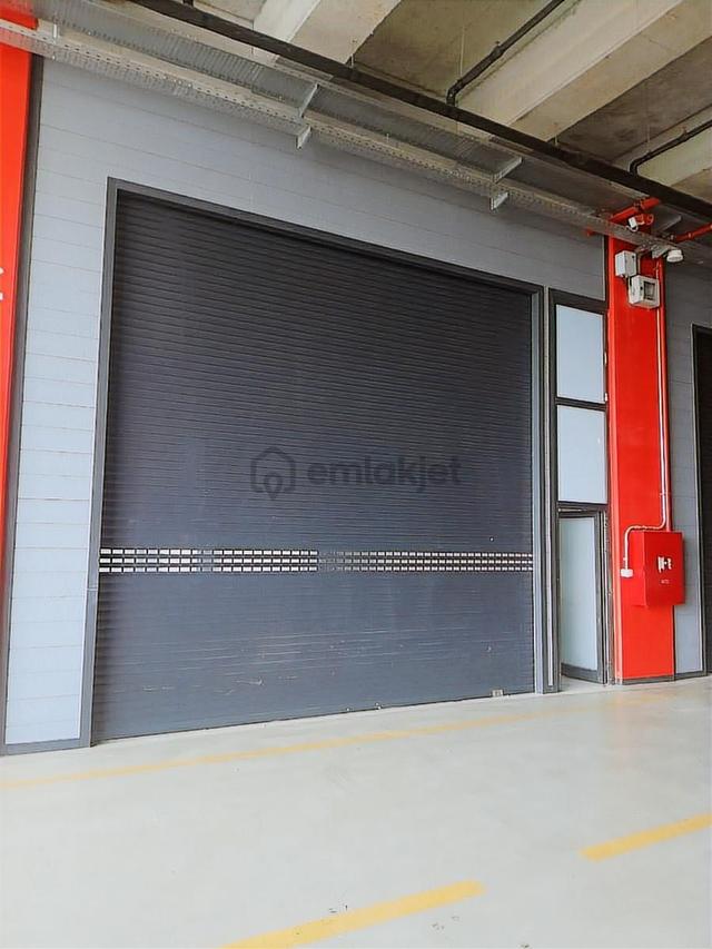 İkitelli Organize Sanayi Bölgesi Satılık 200 M2 Tır Kamyon Yakla 1