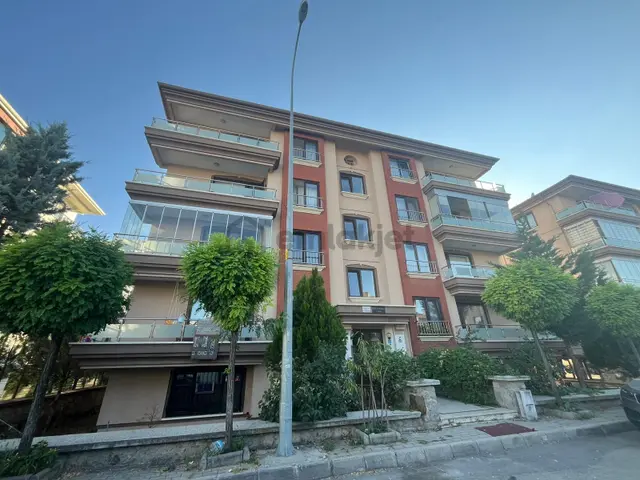 Selçuklu Mah.'de Site İçi-otoparklı-mesken Tapulu-bahçe Katı 3+1 1