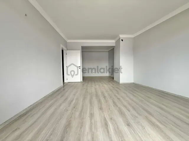 Şehir Merkezinde Satılık İçi Sıfır Yapılı Geniş Satılık Daire 1