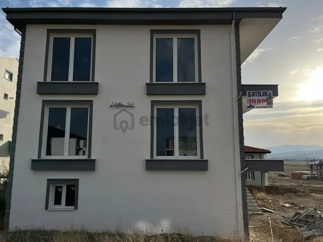 Merkez Beyazıt Mahallesinde Natamam B+2 Katlı Komple Satılık 2