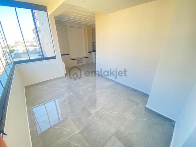 Prestijden Pirireis'te Asansörlü Geniş Oturumlu Sıfır 2+1 Daire 5