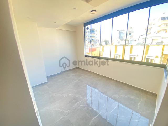 Prestijden Pirireis'te Asansörlü Geniş Oturumlu Sıfır 2+1 Daire 2