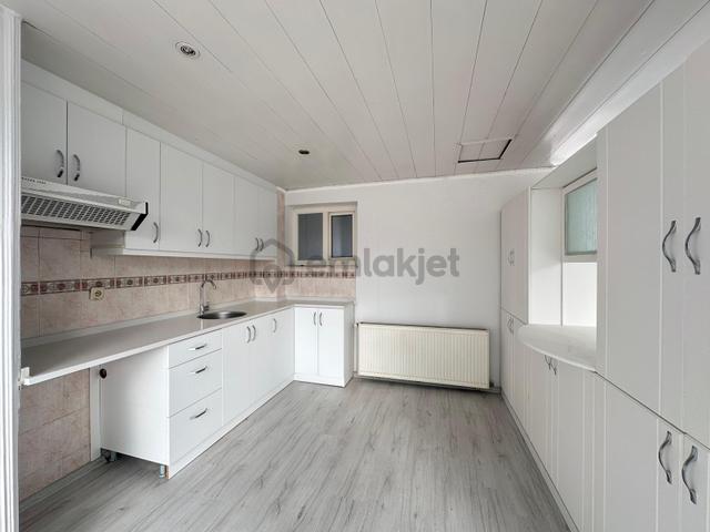 Korutürk Mahallesin De Teraslı Garajlı Bahçeli 5+2 Villa 4