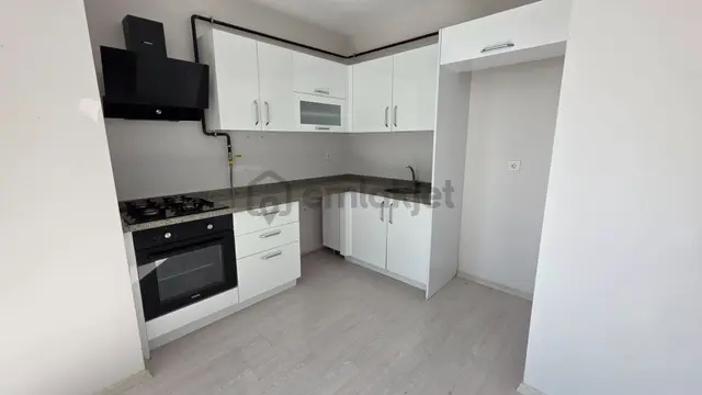Berrin Nadir'den Az Katlı Yatay Mimari Havuzlu Güvenlikli Site İçi Teras 2+1 3