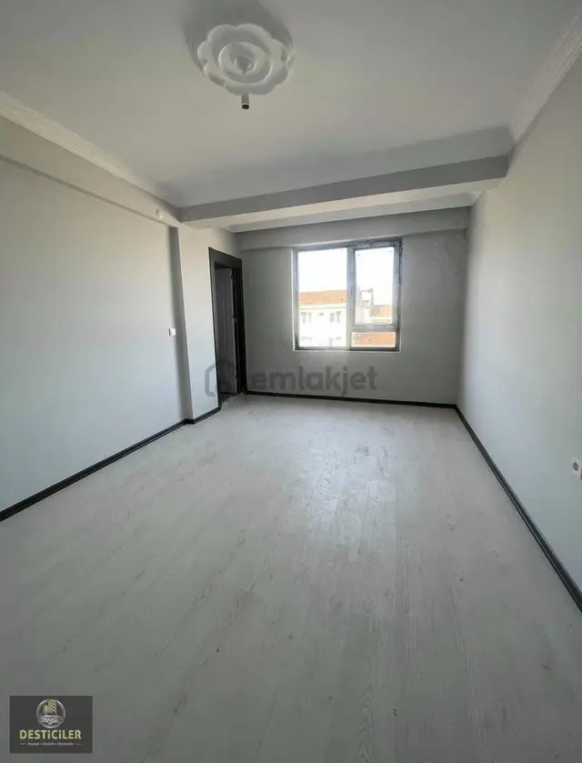 Om-emek Mahallesi Yanartaş Caddesi Yakını 3+1 Fırsat Daire 2