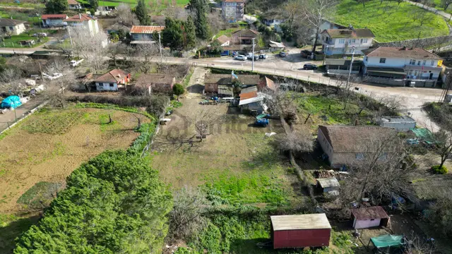 Uzmanlar'dan Altınova Ayazma Köy Evi Ve 1549 M2 Arsası 3