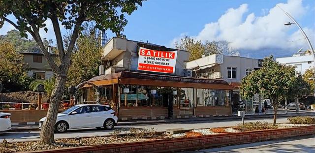 Kemer'in En İşlek Caddesi Üzerinde Kiracılı Satılık Dükkan 2