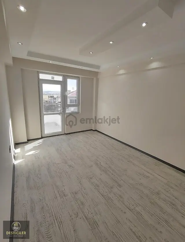 Lt-desticiler Şehir Hasatanesi Yakını Bahçeli Nizam 2+0 Daire 1