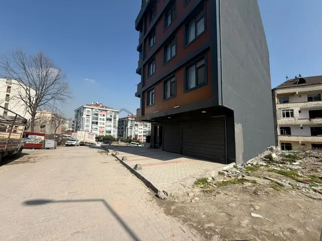 Güngören Merkez'de Site İçerisinde Kentsele Girmiş 2+1 Ara Kat 3