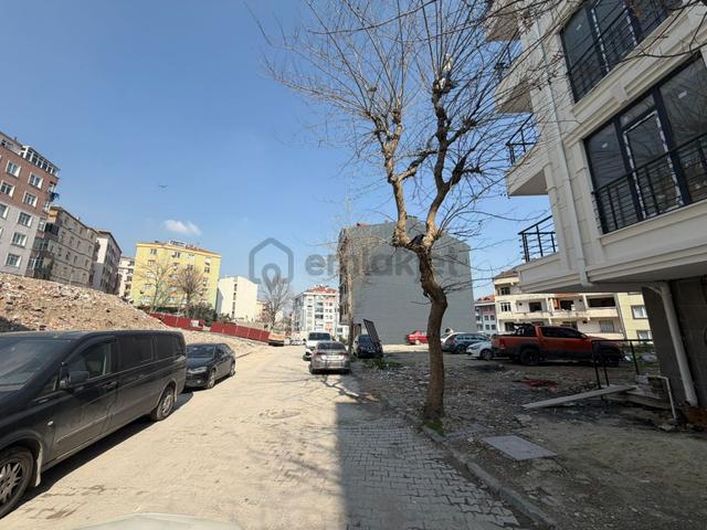 Güngören Merkez'de Site İçerisinde Kentsele Girmiş 2+1 Ara Kat 4