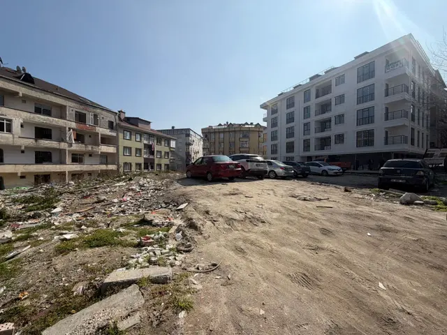 Güngören Merkez'de Site İçerisinde Kentsele Girmiş 2+1 Ara Kat 2