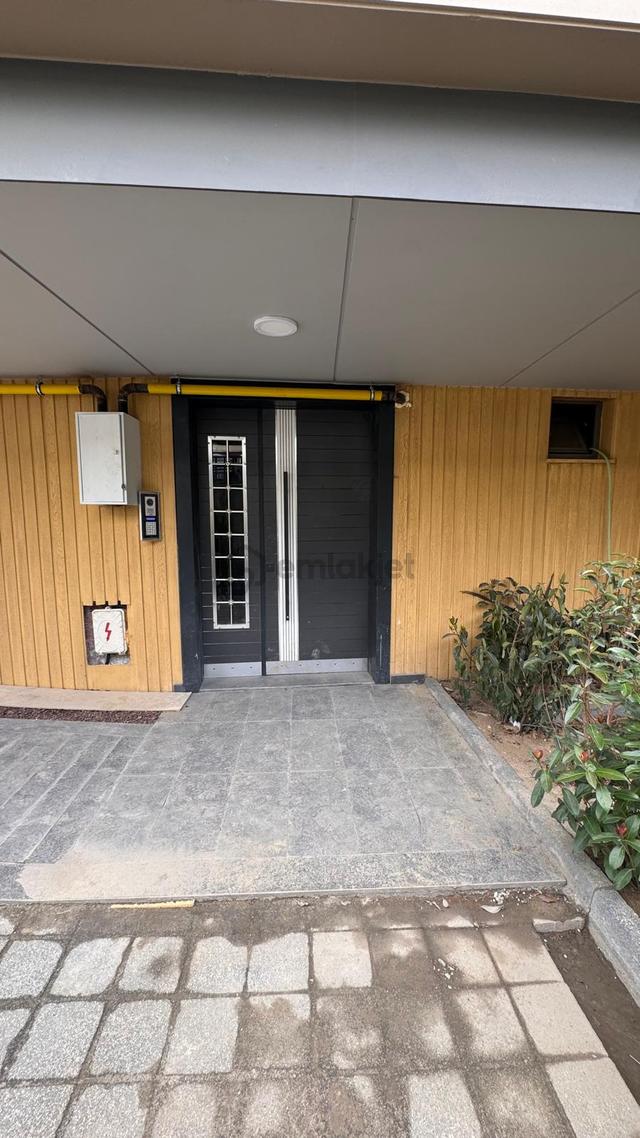 Remax Anı 'dan Çengelköy 'de Geniş Ve Ferah Satılık 3+1 Daire 4