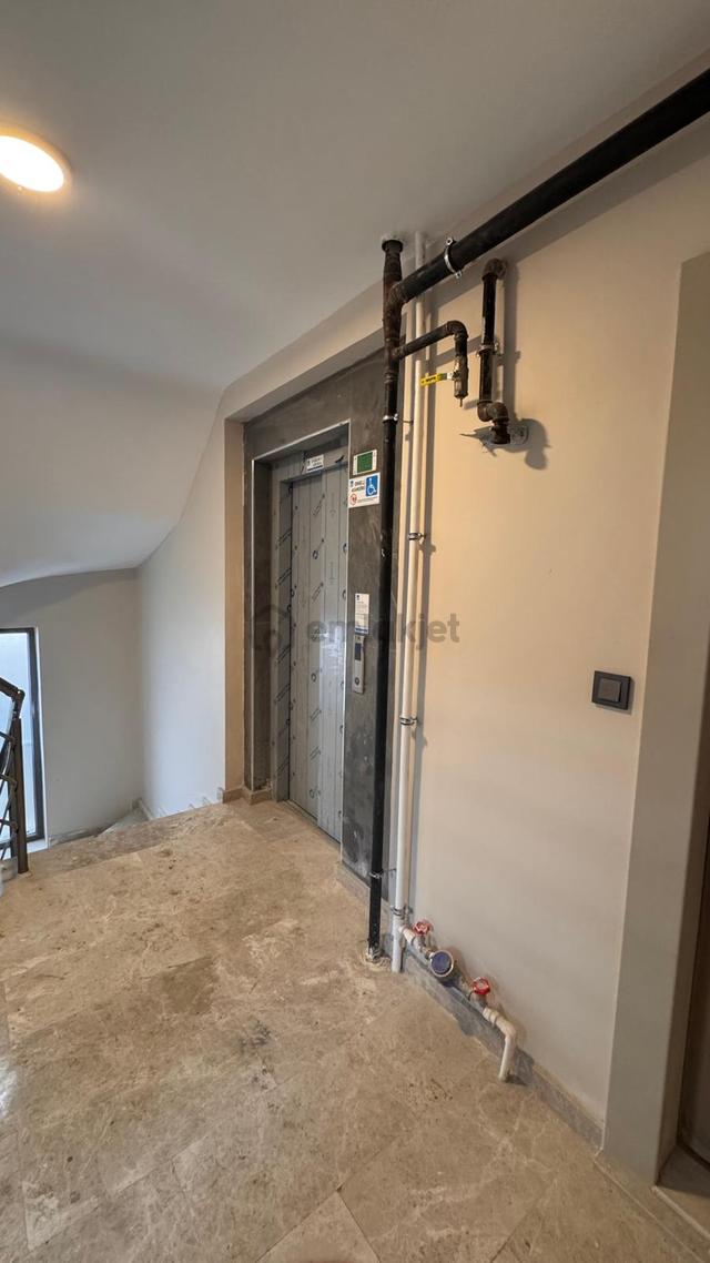 Remax Anı 'dan Çengelköy 'de Geniş Ve Ferah Satılık 3+1 Daire 5