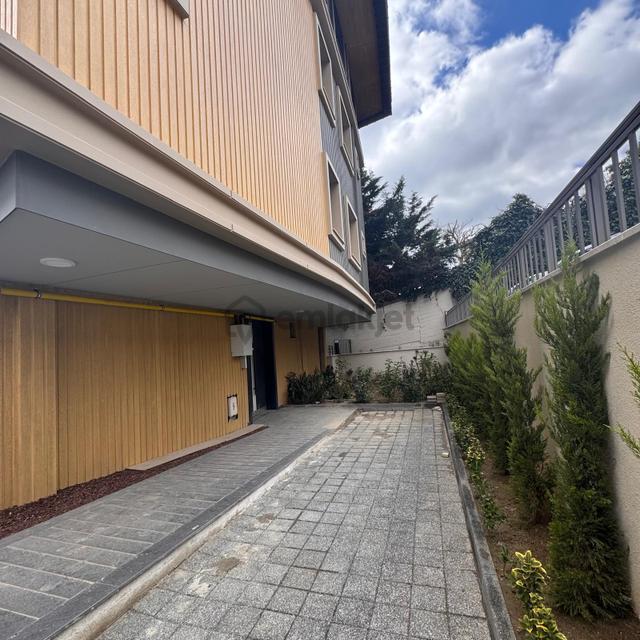 Remax Anı 'dan Çengelköy 'de Geniş Ve Ferah Satılık 3+1 Daire 3