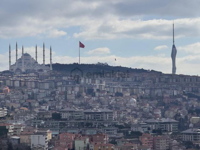 Remax Anı 'dan Çengelköy 'de Geniş Ve Ferah Satılık 4+1 Daire 4