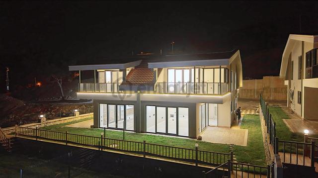 Doğa, Manzara Ve Konforun Buluştuğu Özel Tasarım 4+1 Lüks Vılla 3