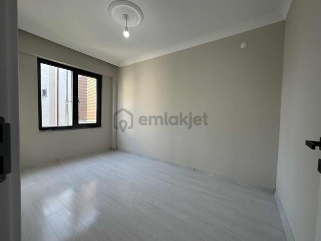 Aker Emlaktan Sgm Karşısı 1+1 4